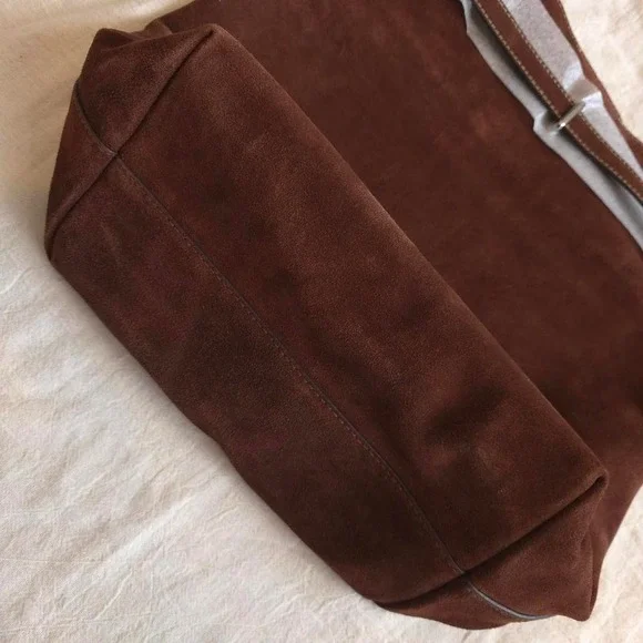 Madewell The Essential Belted Bucket Tote Brown suede belt bag - Picture 5 of 8